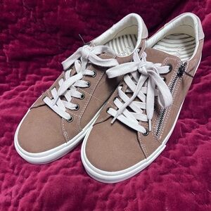 TAOS Casual Women's Sneakers in Golden Tan